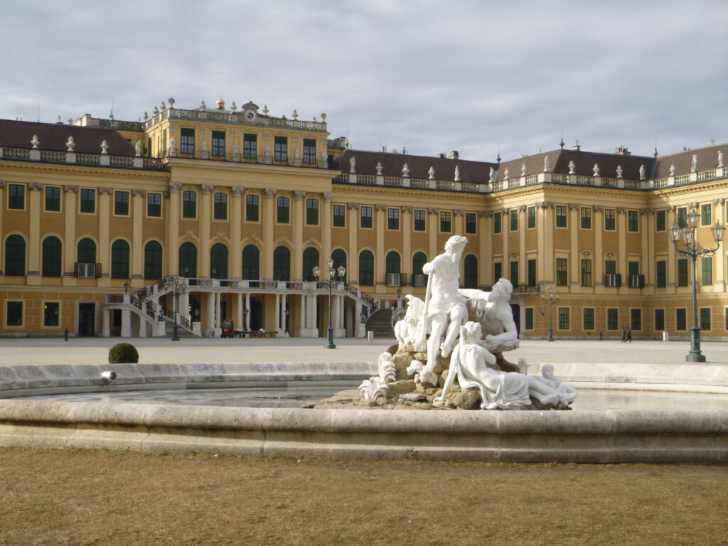 Schonbrunn Palace exterior with fountain