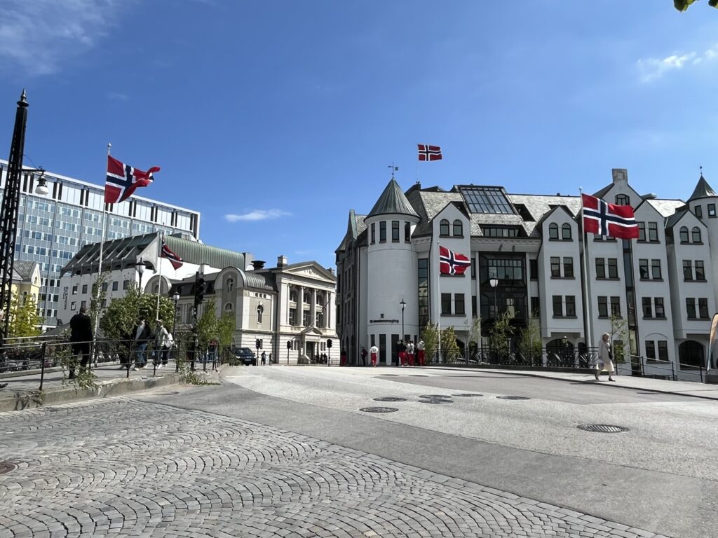lots of Norwegian flags and art nouveau buildings in Alesund