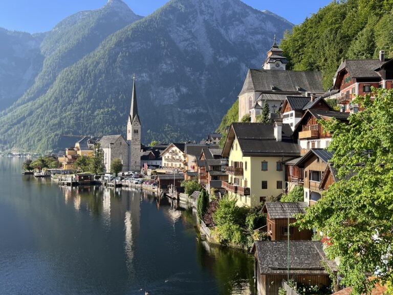 Picture perfect Hallstatt - water views and austrian buildings