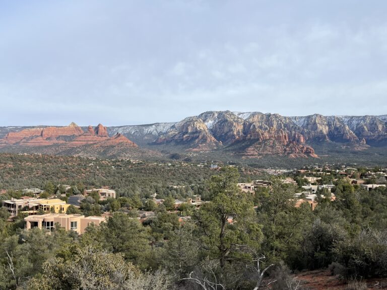 Beautiful Sedona red rocks and buildings